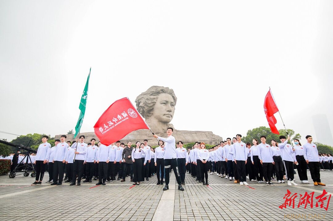 27岁青年才俊勇闯学术高峰 本人回应 别焦虑！ 成上海交大最年轻博导