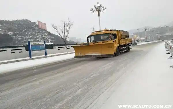 下雪天里的自制杏仁椰香酥脆曲奇 冬日暖心